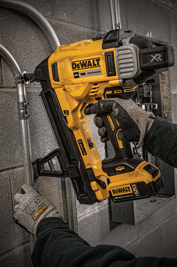 DEWALT DCN890 nailer